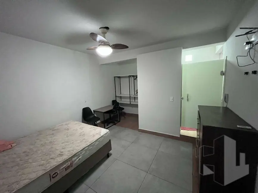 Foto 2 de Kitnet com 1 quarto para alugar, 10m2 em Centro, Jau - SP