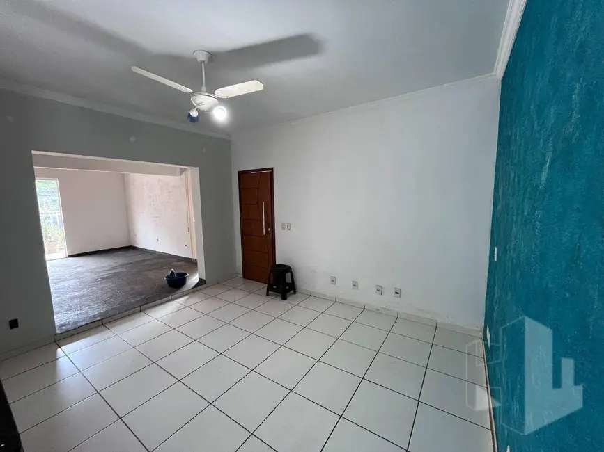 Foto 1 de Casa com 2 quartos para alugar, 250m2 em Jardim Juliana, Jau - SP