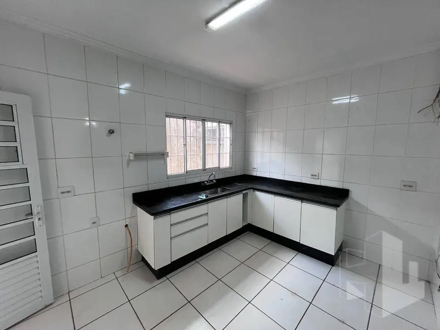 Foto 6 de Casa com 2 quartos para alugar, 250m2 em Jardim Juliana, Jau - SP