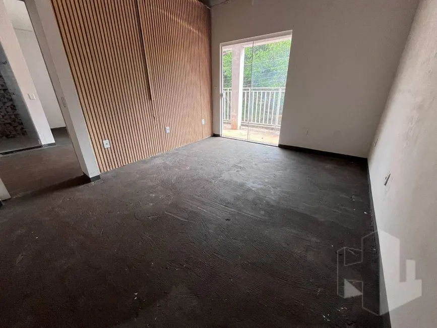 Foto 3 de Casa com 2 quartos para alugar, 250m2 em Jardim Juliana, Jau - SP