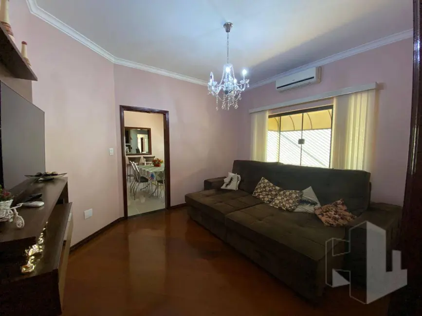 Foto 3 de Casa com 3 quartos à venda, 348m2 em Jardim Maria Luiza I, Jau - SP