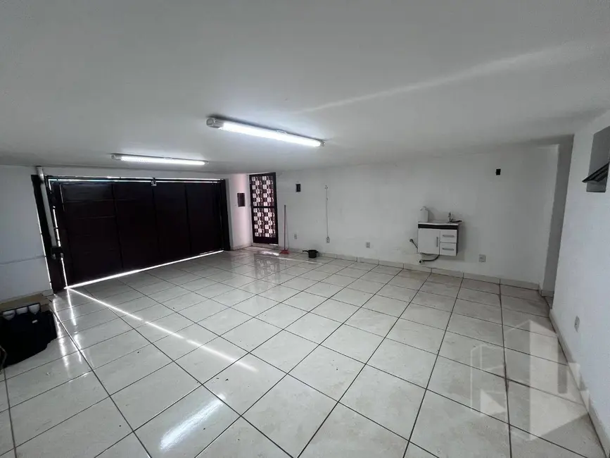 Casa com 4 quartos para alugar, 350m2 em Jardim Estádio, Jau - SP - imagem 2 Foto 2 de Casa com 4 quartos para alugar, 350m2 em Jardim Estádio, Jau - SP