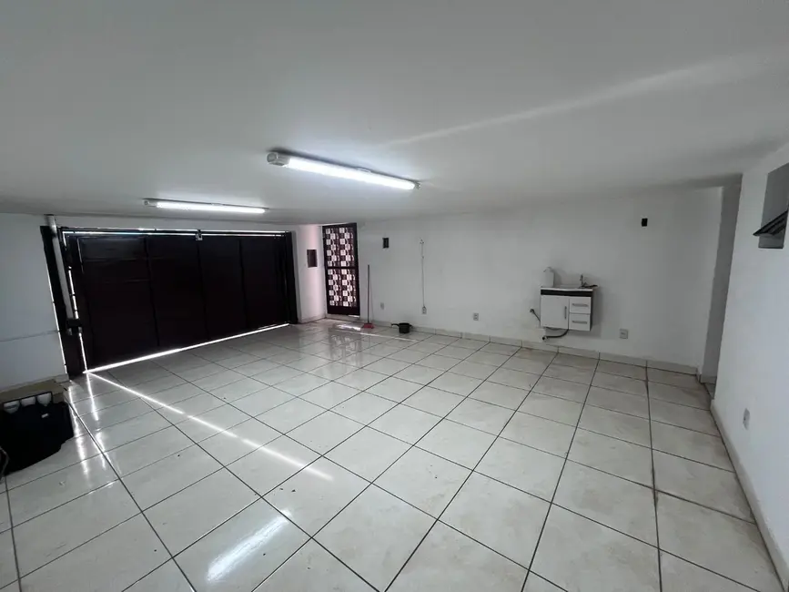 Foto 2 de Casa com 4 quartos para alugar, 350m2 em Jardim Estádio, Jau - SP