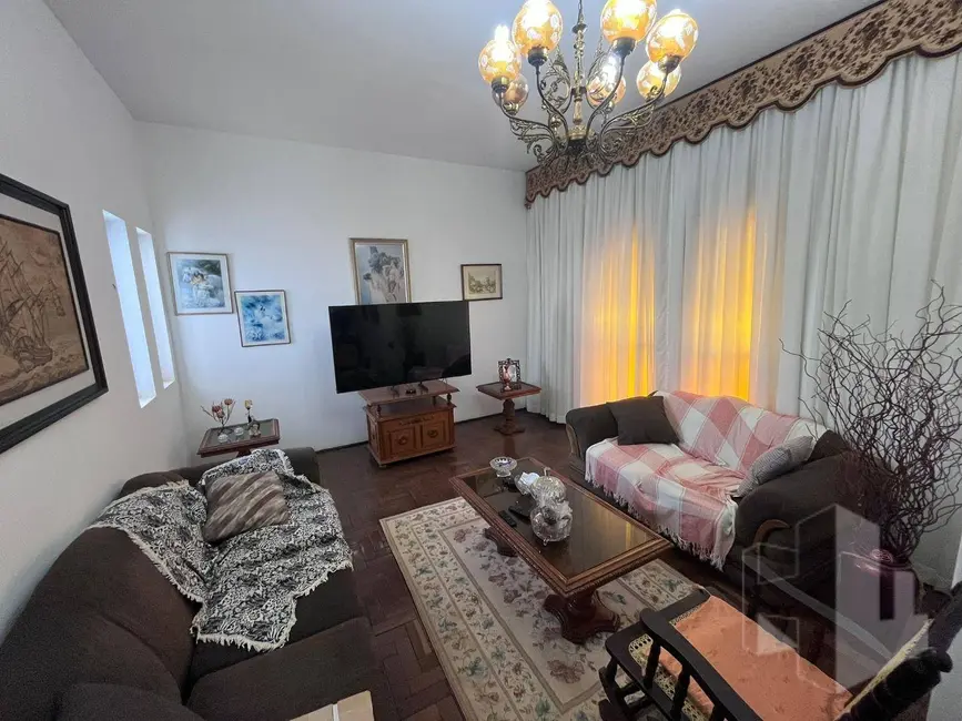Casa com 4 quartos para alugar, 350m2 em Jardim Estádio, Jau - SP - imagem 1 Foto 1 de Casa com 4 quartos para alugar, 350m2 em Jardim Estádio, Jau - SP