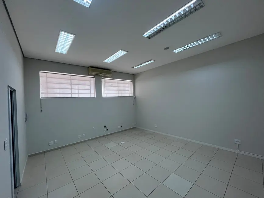 Foto 1 de Sala Comercial para alugar, 32m2 em Centro, Jau - SP