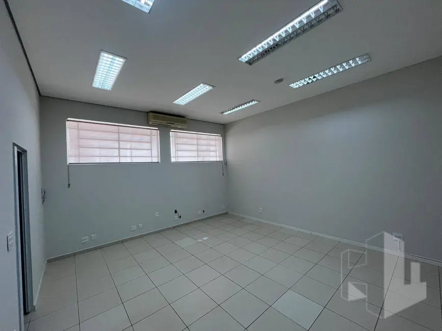 Foto 1 de Sala Comercial para alugar, 32m2 em Centro, Jau - SP