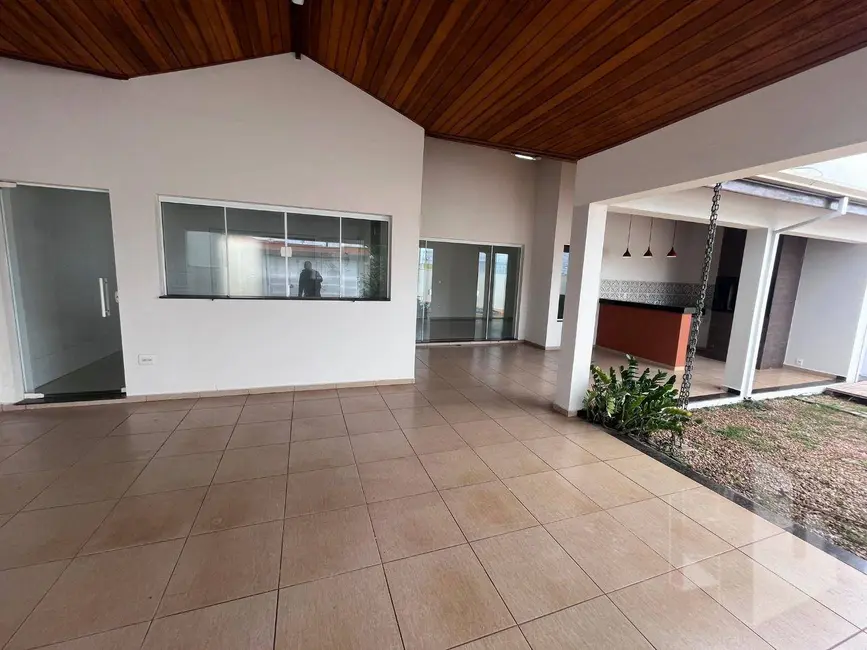 Foto 4 de Casa com 3 quartos para alugar, 250m2 em Jardim Parati, Jau - SP