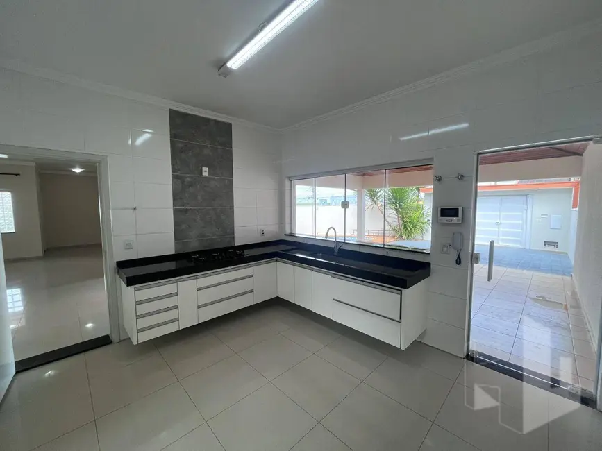 Foto 6 de Casa com 3 quartos para alugar, 250m2 em Jardim Parati, Jau - SP