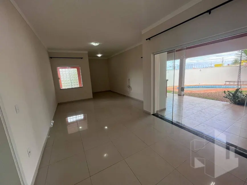 Foto 3 de Casa com 3 quartos para alugar, 250m2 em Jardim Parati, Jau - SP