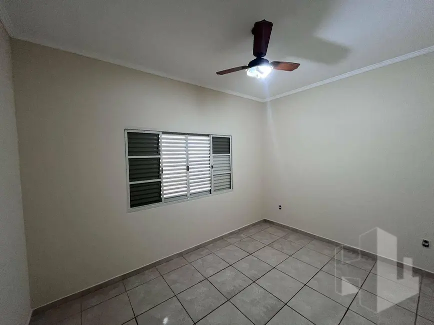 Foto 4 de Casa com 2 quartos para alugar, 50m2 em Jardim Cila de Lúcio Bauab, Jau - SP