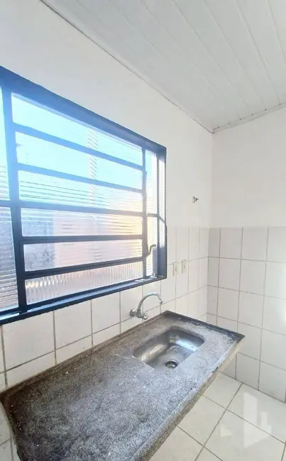 Foto 3 de Casa com 2 quartos para alugar, 130m2 em Parque Frei Galvão, Jau - SP