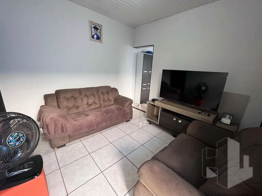Casa com 2 quartos para alugar, 30m2 em Jardim Orlando Chesini Ometto II, Jau - SP - imagem 4 Foto 4 de Casa com 2 quartos para alugar, 30m2 em Jardim Orlando Chesini Ometto II, Jau - SP