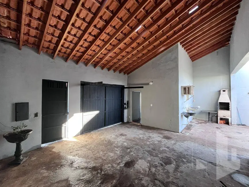 Foto 1 de Casa com 3 quartos à venda e para alugar, 25m2 em Jardim Itamarati, Jau - SP