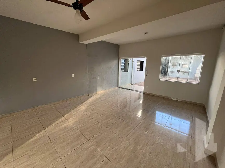 Foto 2 de Casa com 3 quartos à venda e para alugar, 25m2 em Jardim Itamarati, Jau - SP