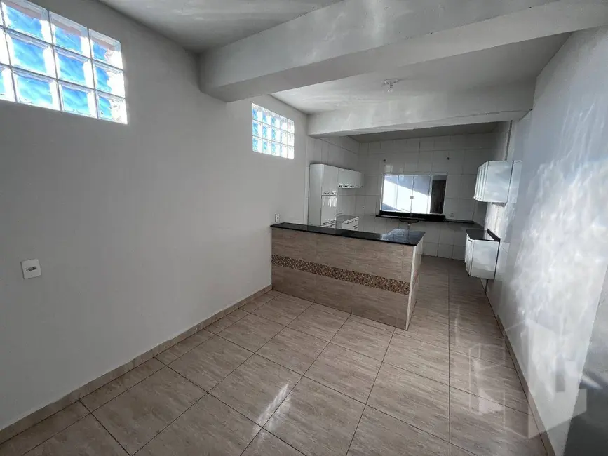 Foto 3 de Casa com 3 quartos à venda e para alugar, 25m2 em Jardim Itamarati, Jau - SP