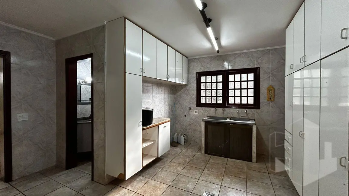 Foto 8 de Casa com 5 quartos à venda e para alugar, 1080m2 em Jardim Maria Luiza I, Jau - SP