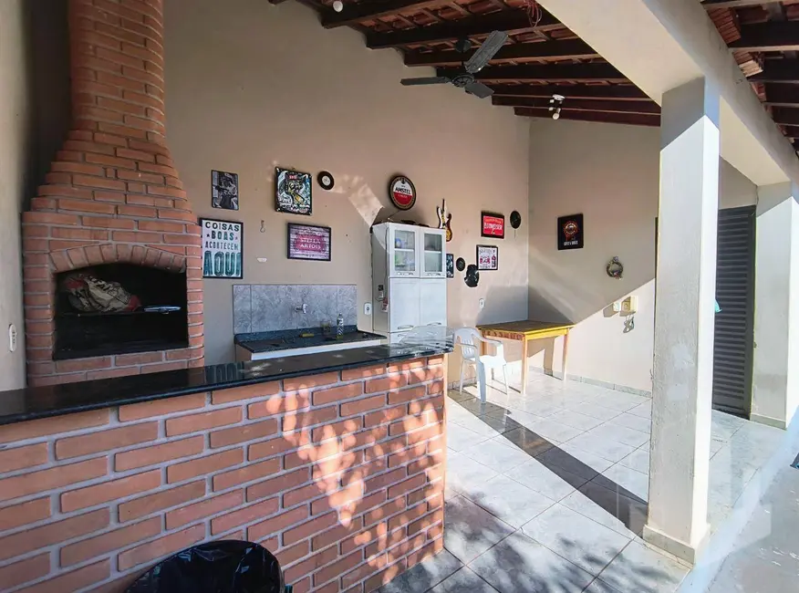Foto 3 de Casa com 2 quartos para alugar, 250m2 em Conjunto Residencial Bernardi, Jau - SP