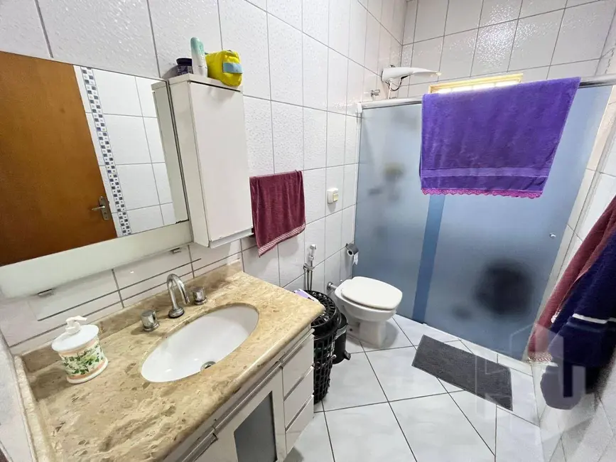 Foto 9 de Casa com 3 quartos à venda, 260m2 em Chácara Nunes, Jau - SP