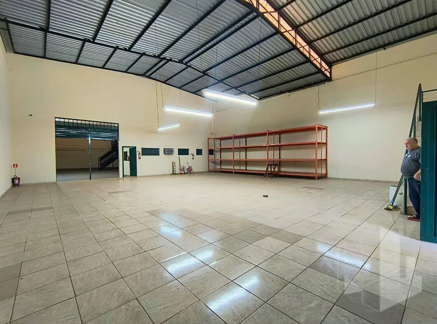 Foto 1 de Armazém / Galpão para alugar, 615m2 em Distrito Industrial, Jau - SP