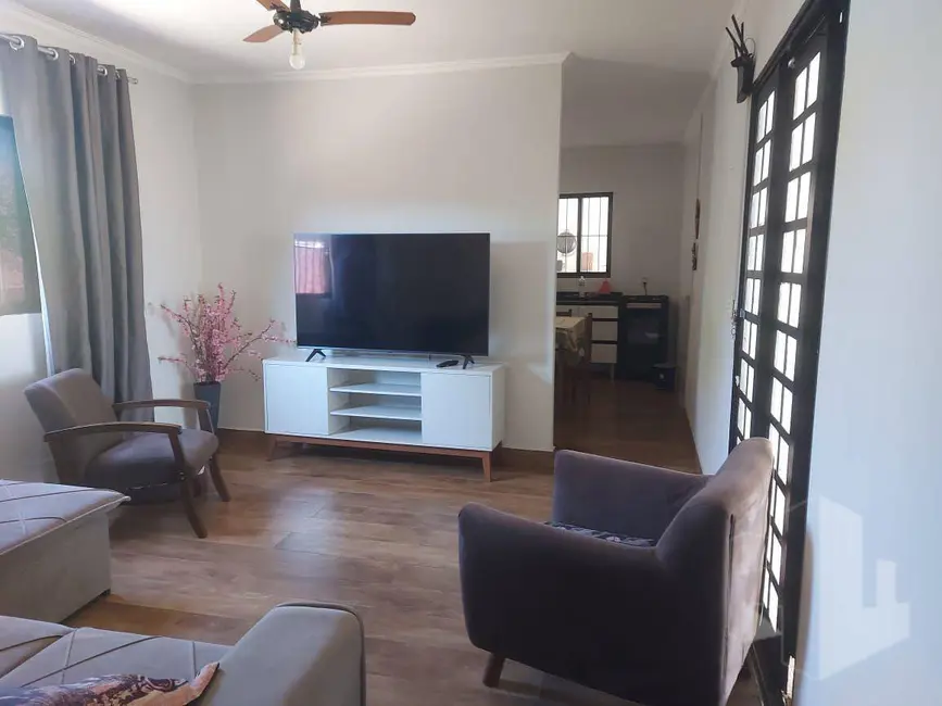 Chácara com 2 quartos à venda, 1600m2 em Jau - SP - imagem 3 Foto 3 de Chácara com 2 quartos à venda, 1600m2 em Jau - SP