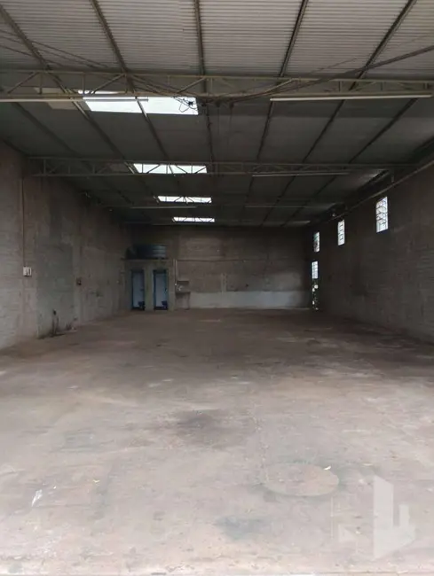 Foto 1 de Armazém / Galpão à venda, 500m2 em Mineiros Do Tiete - SP