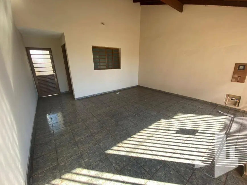 Foto 1 de Casa com 2 quartos para alugar, 275m2 em Jardim Nova Jaú, Jau - SP