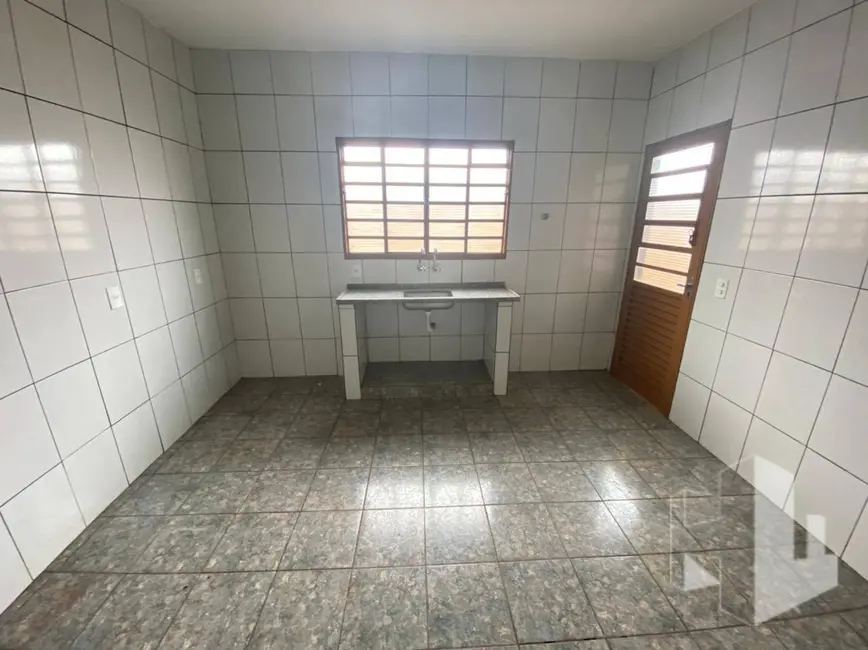 Foto 4 de Casa com 2 quartos para alugar, 275m2 em Jardim Nova Jaú, Jau - SP