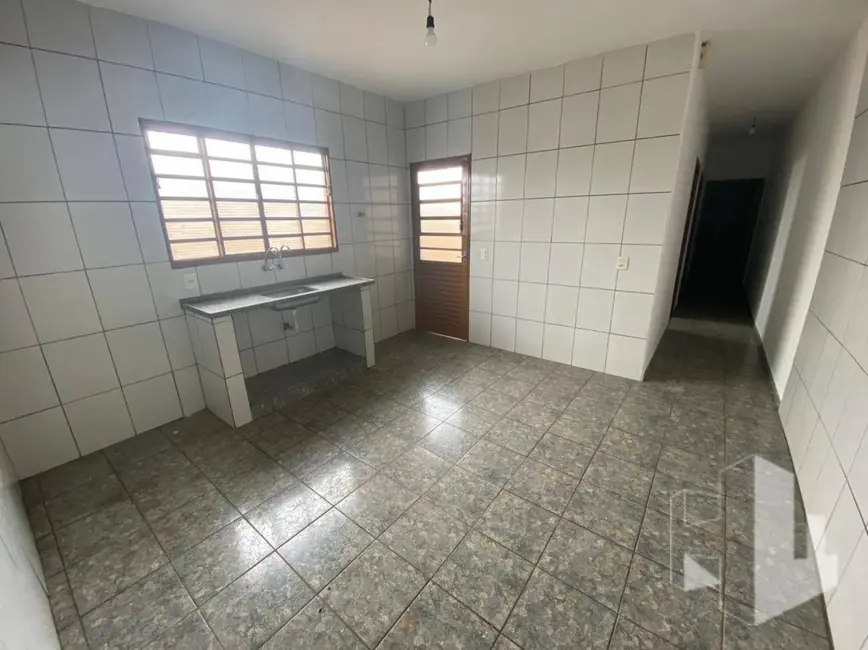 Foto 3 de Casa com 2 quartos para alugar, 275m2 em Jardim Nova Jaú, Jau - SP