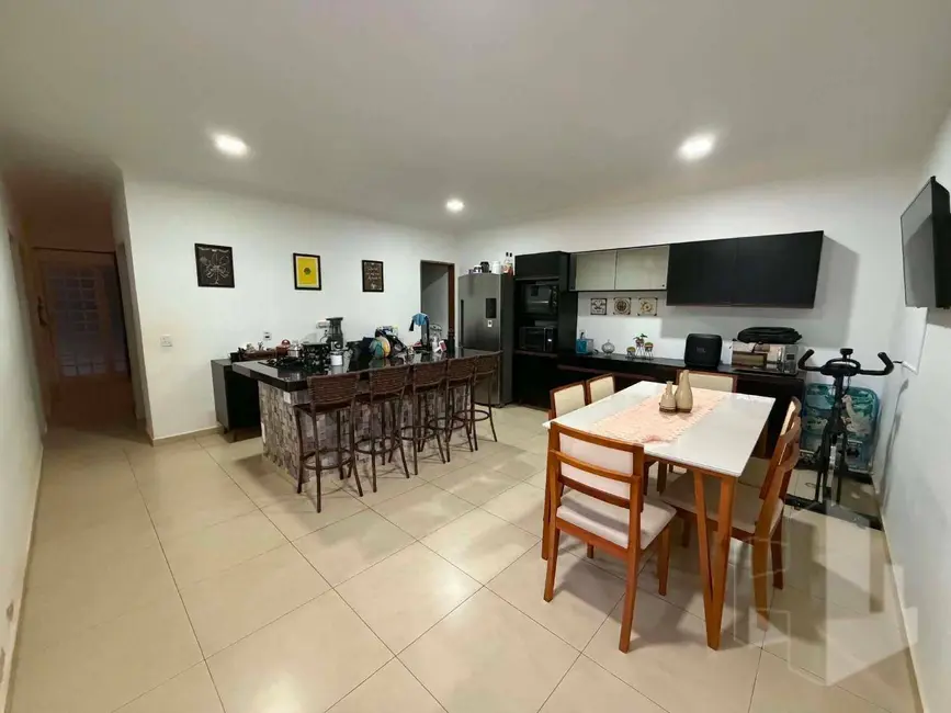 Foto 3 de Casa com 2 quartos à venda, 180m2 em Jardim Itatiaia, Jau - SP