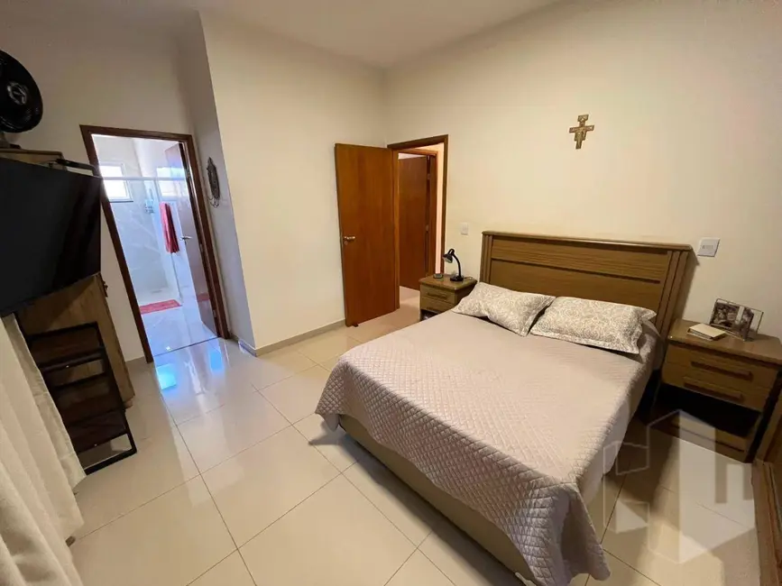 Foto 8 de Casa com 3 quartos à venda, 200m2 em Jau - SP
