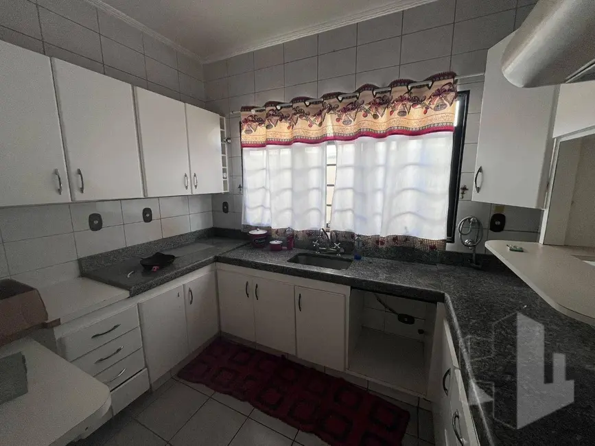 Casa com 4 quartos para alugar, 150m2 em Jardim das Paineiras, Jau - SP - imagem 8 Foto 8 de Casa com 4 quartos para alugar, 150m2 em Jardim das Paineiras, Jau - SP