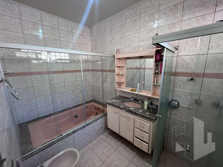 Casa com 4 quartos para alugar, 150m2 em Jardim das Paineiras, Jau - SP - imagem 3 Foto 3 de Casa com 4 quartos para alugar, 150m2 em Jardim das Paineiras, Jau - SP