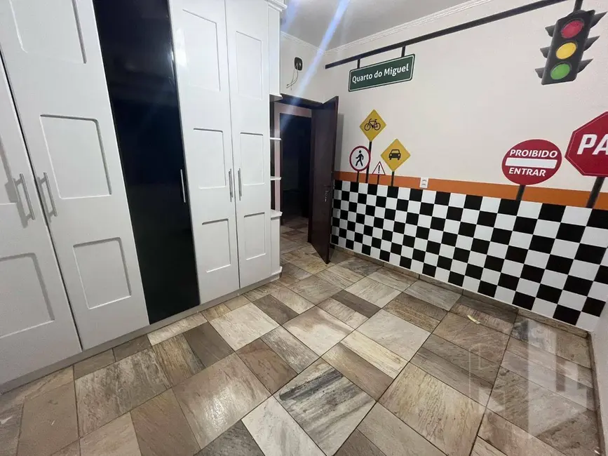 Casa com 4 quartos para alugar, 150m2 em Jardim das Paineiras, Jau - SP - imagem 5 Foto 5 de Casa com 4 quartos para alugar, 150m2 em Jardim das Paineiras, Jau - SP