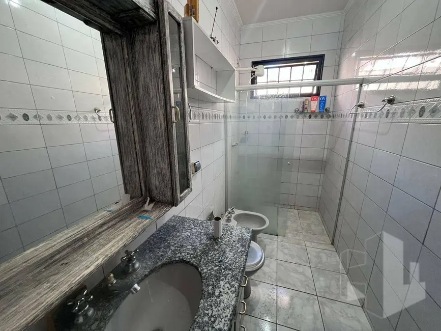 Casa com 4 quartos para alugar, 150m2 em Jardim das Paineiras, Jau - SP - imagem 6 Foto 6 de Casa com 4 quartos para alugar, 150m2 em Jardim das Paineiras, Jau - SP