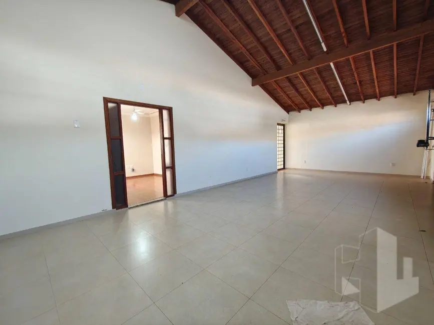 Foto 2 de Casa com 3 quartos à venda e para alugar, 250m2 em Jardim Itamarati, Jau - SP