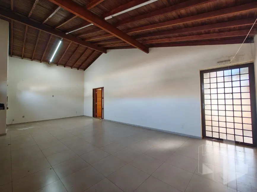 Foto 3 de Casa com 3 quartos à venda e para alugar, 250m2 em Jardim Itamarati, Jau - SP