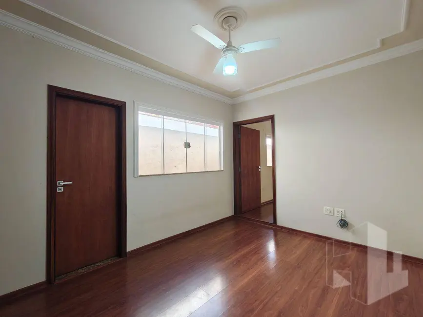 Foto 5 de Casa com 3 quartos à venda e para alugar, 250m2 em Jardim Itamarati, Jau - SP