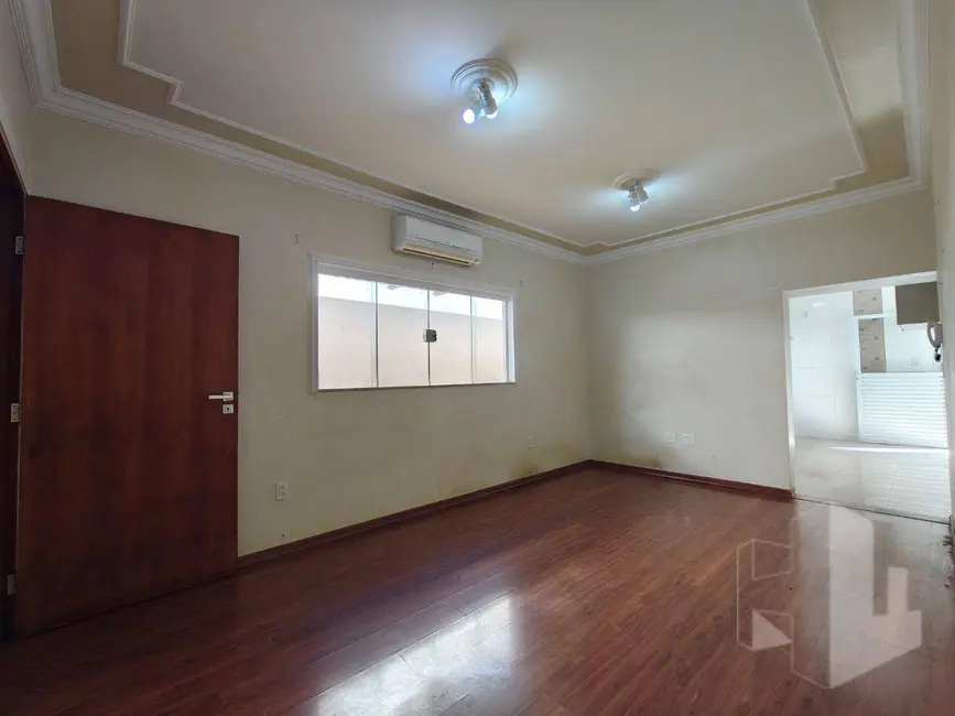 Foto 9 de Casa com 3 quartos à venda e para alugar, 250m2 em Jardim Itamarati, Jau - SP