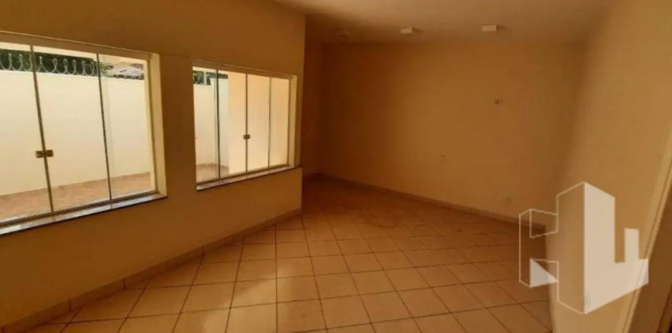 Foto 1 de Casa com 3 quartos para alugar, 250m2 em Chácara Braz Miraglia, Jau - SP