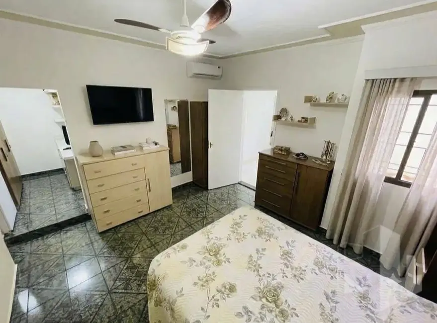 Casa com 2 quartos à venda, 127m2 em Jardim São Crispim, Jau - SP - imagem 4 Foto 4 de Casa com 2 quartos à venda, 127m2 em Jardim São Crispim, Jau - SP