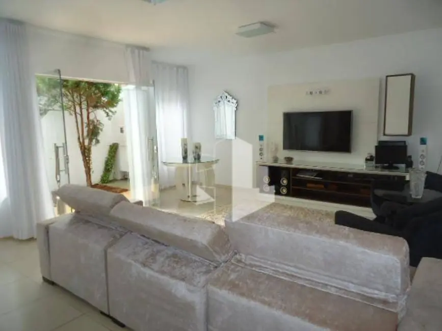 Foto 8 de Casa com 3 quartos à venda e para alugar, 250m2 em Jardim Parati, Jau - SP