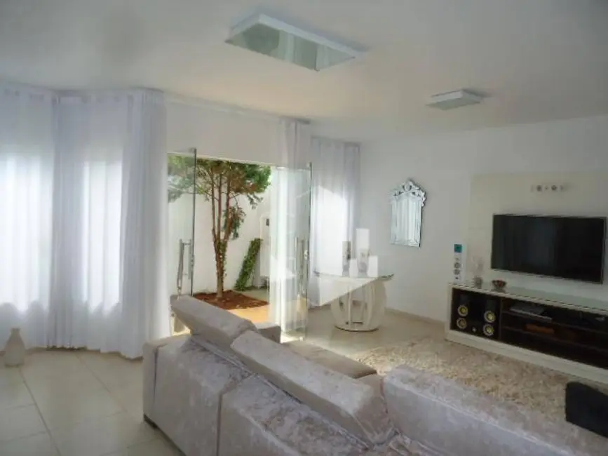 Foto 7 de Casa com 3 quartos à venda e para alugar, 250m2 em Jardim Parati, Jau - SP