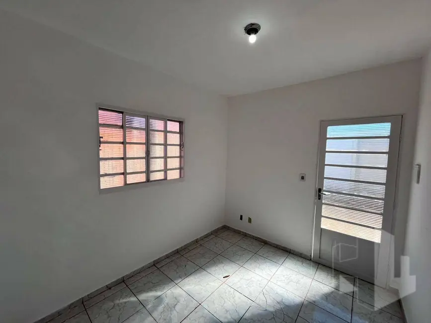 Foto 1 de Casa com 2 quartos à venda e para alugar, 200m2 em Jardim Bela Vista, Jau - SP