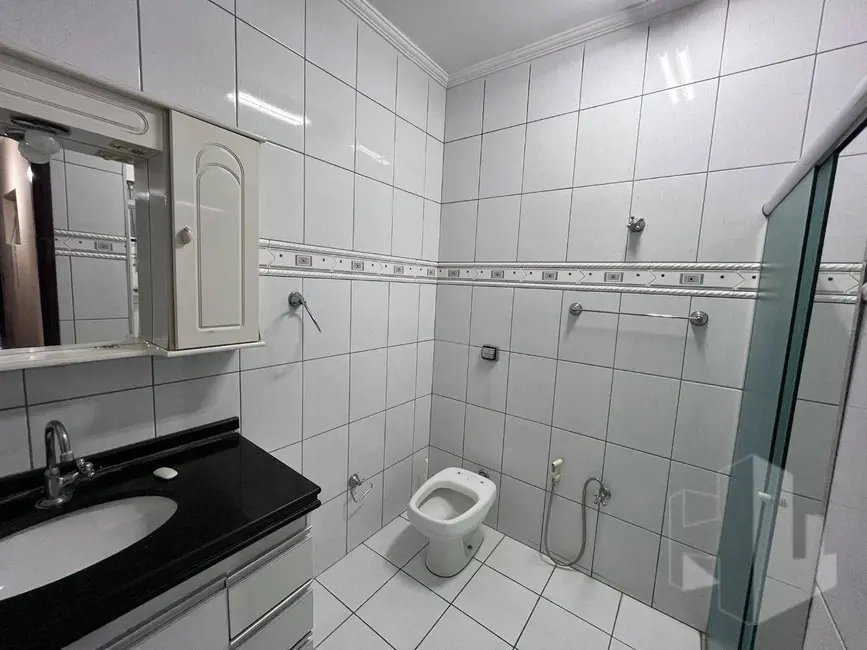 Foto 9 de Casa com 2 quartos para alugar, 20m2 em Jardim Alvorada, Jau - SP