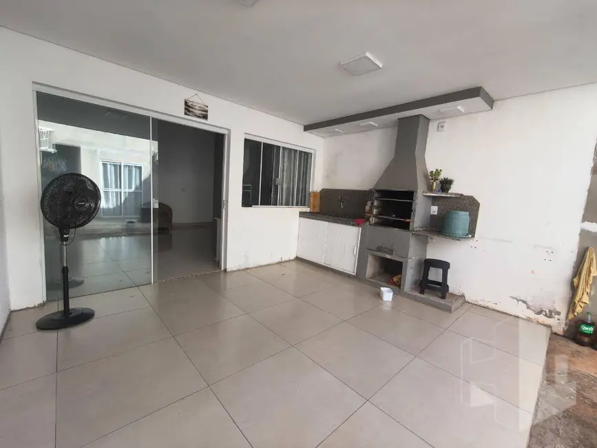 Foto 2 de Casa com 3 quartos à venda, 200m2 em Itapui - SP
