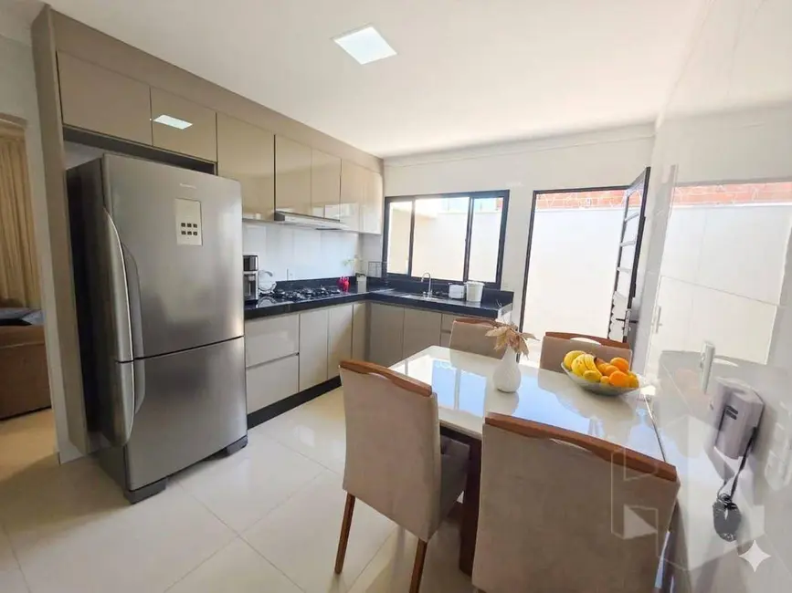Casa com 3 quartos à venda, 162m2 em Jardim Santa Rosa, Jau - SP - imagem 3 Foto 3 de Casa com 3 quartos à venda, 162m2 em Jardim Santa Rosa, Jau - SP