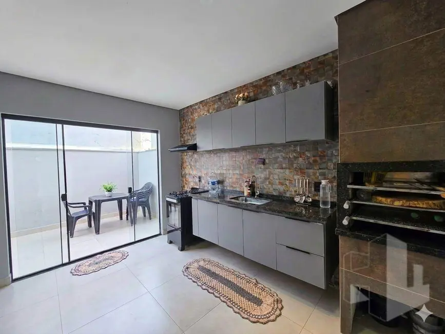 Casa com 3 quartos à venda, 162m2 em Jardim Santa Rosa, Jau - SP - imagem 1 Foto 1 de Casa com 3 quartos à venda, 162m2 em Jardim Santa Rosa, Jau - SP