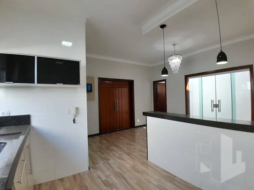 Foto 3 de Casa com 3 quartos à venda, 225m2 em Jardim Dona Emília, Jau - SP