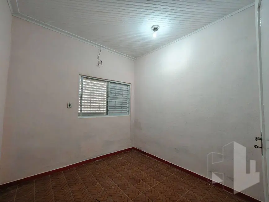 Casa com 3 quartos para alugar, 200m2 em Centro, Jau - SP - imagem 8 Foto 8 de Casa com 3 quartos para alugar, 200m2 em Centro, Jau - SP