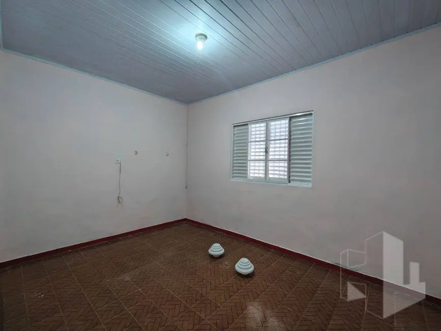 Casa com 3 quartos para alugar, 200m2 em Centro, Jau - SP - imagem 4 Foto 4 de Casa com 3 quartos para alugar, 200m2 em Centro, Jau - SP